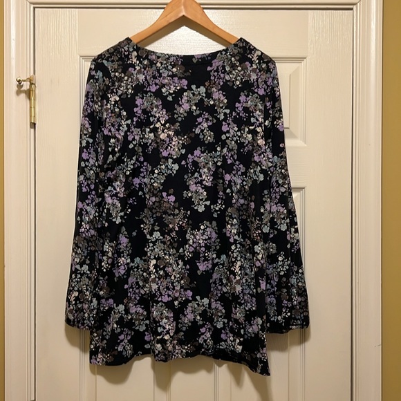 J. Jill long sleeve floral button down shirt. - Picture 4 of 4